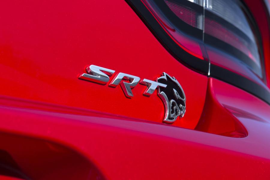 Логотип Dodge Charger SRT Hellcat 2016 года  (фото 15 из 23)